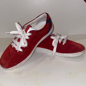 Lightly used kids Gucci sneakers. European size 33